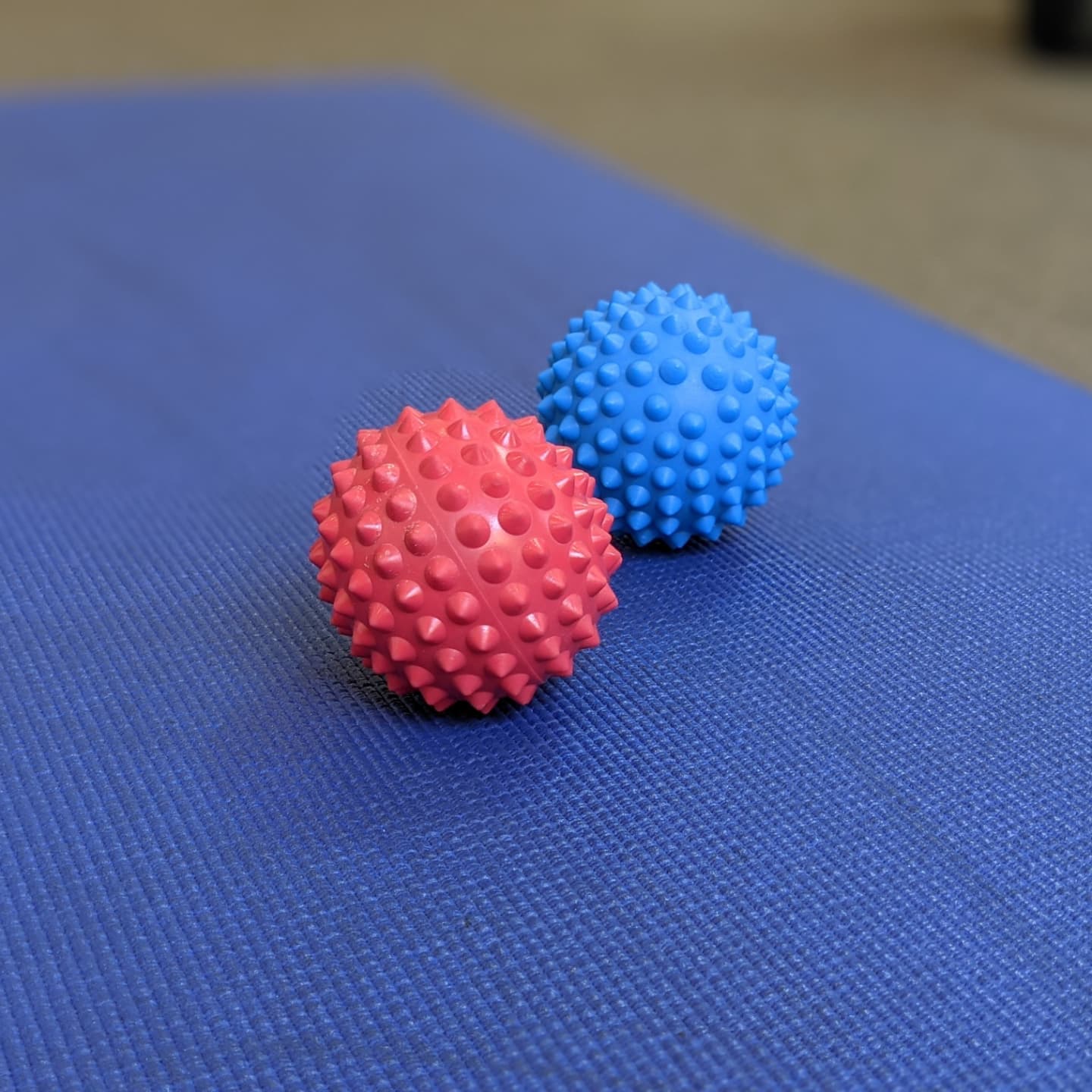Are you struggling to find some extra little gifts for Christmas?SPIKEY BALLS are a fantastic way to release tight sore muscles at home or if you are away for the holidays!  They also make great little stocking fillers or Secret Santa gifts!