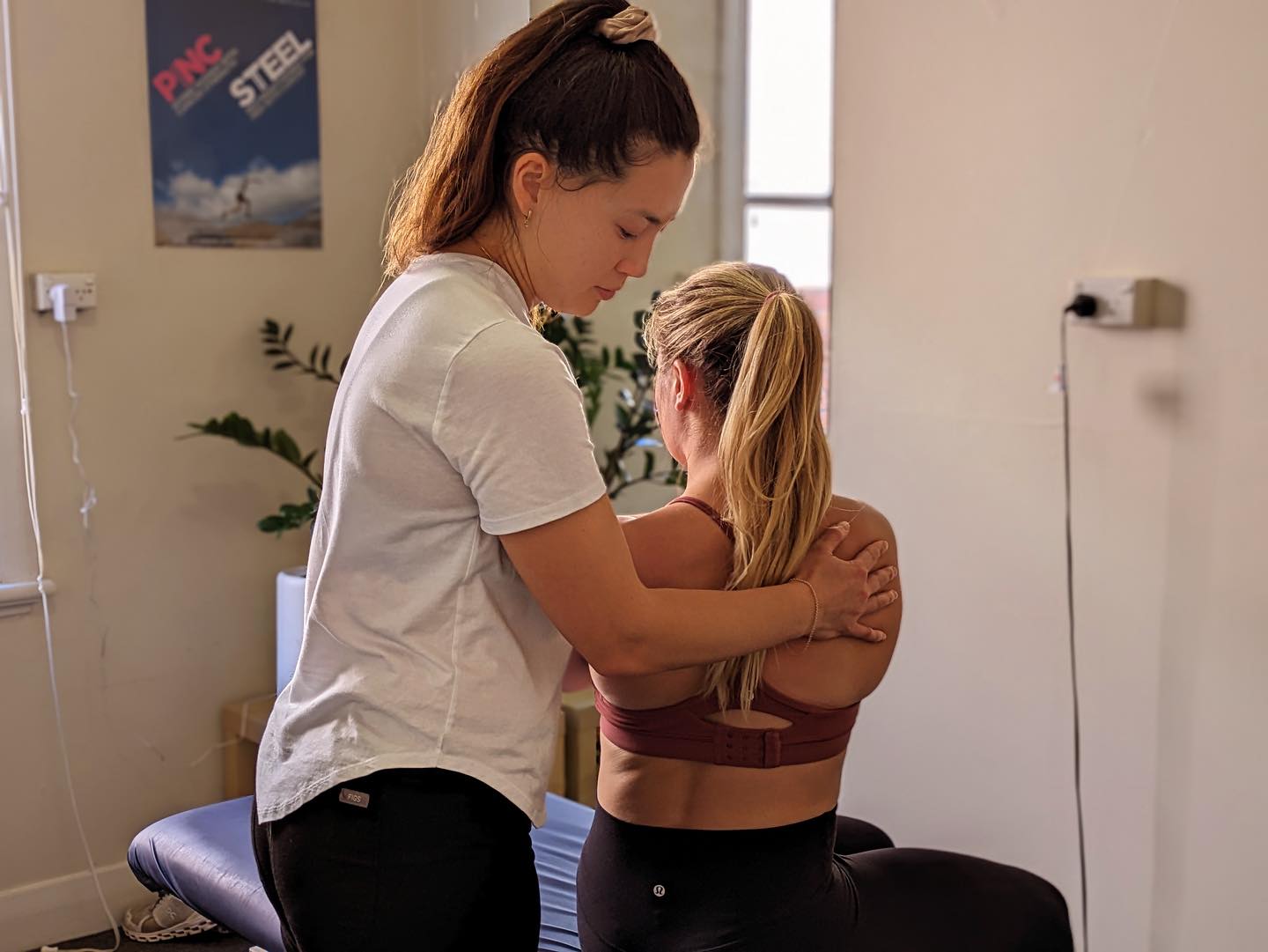 Mid back pain is a super common complaint if you spend a lot of time sitting, lifting or working!Come and see one of our physio’s for a comprehensive assessment, some hands on treatment and exercises to help manage your pain long-term